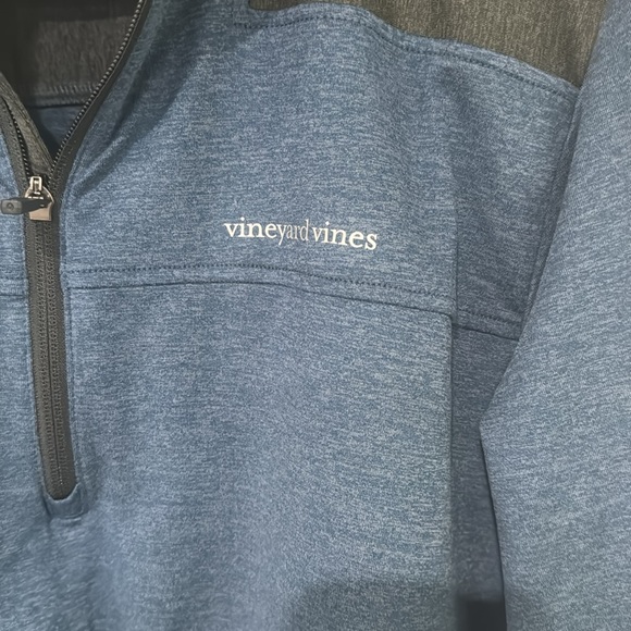 Vineyard Vines Performance Pull Over (L) - Picture 3 of 6